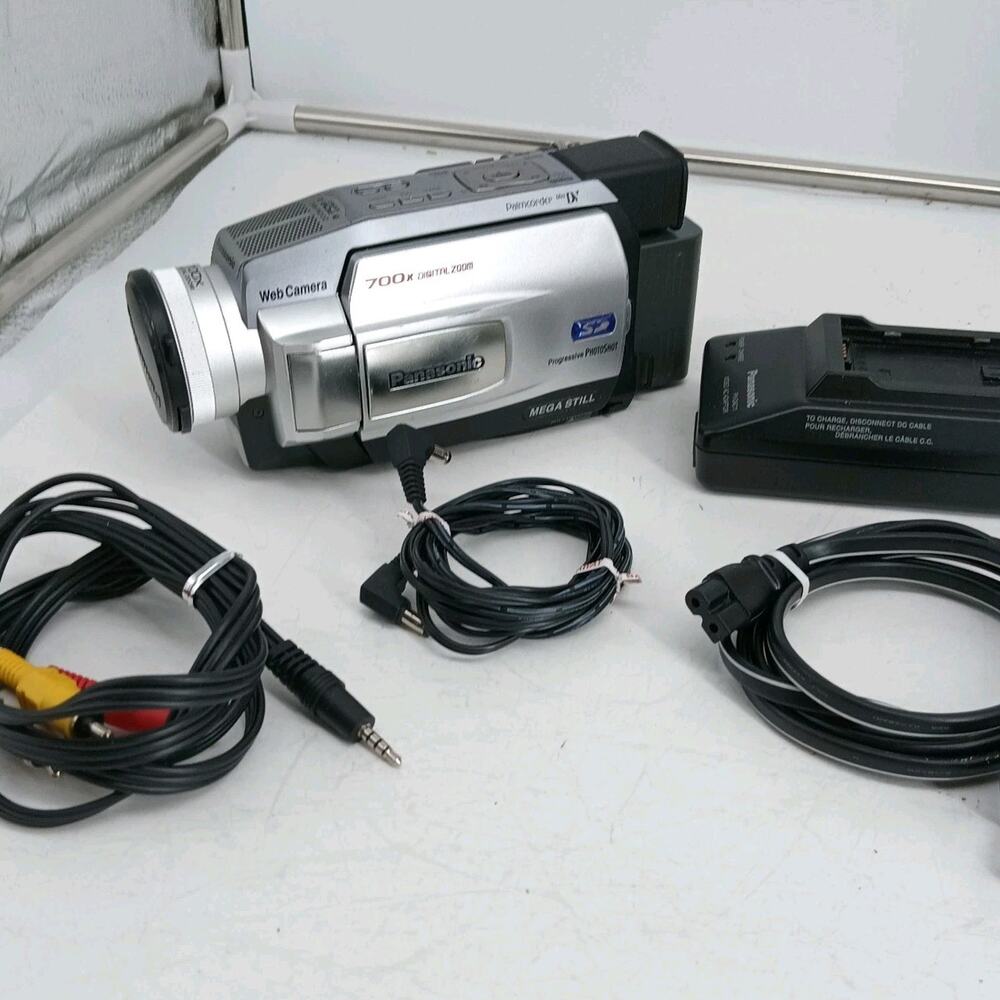 (P) Panasonic PV-DV102D MiniDV Palmcorder Camcorder Tested w/ AC Adapter